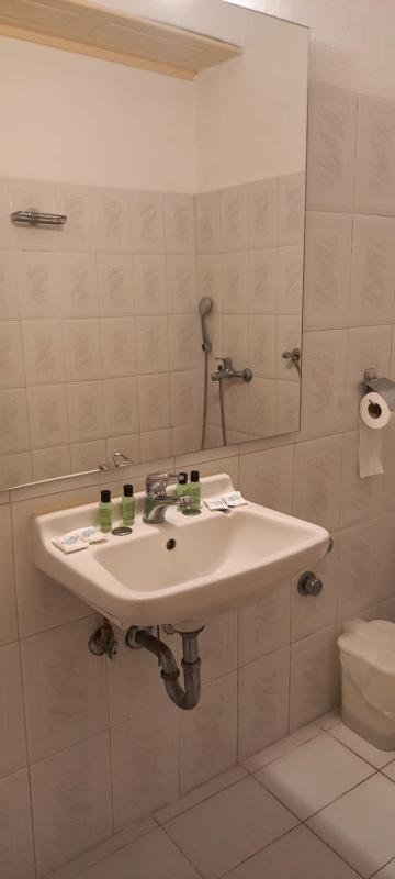 Apartment (4 Adults) with Sea View image 3