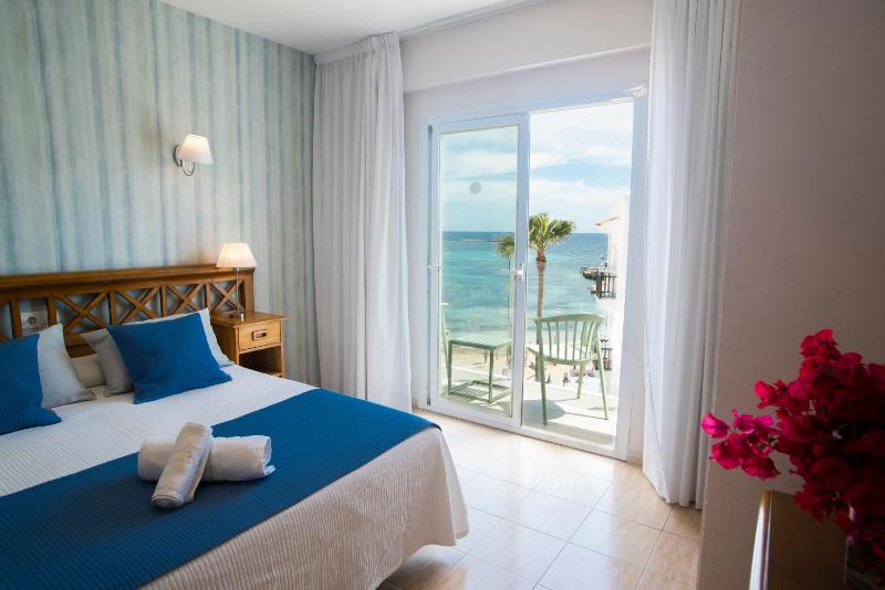 Double Room - Sea Side image 4