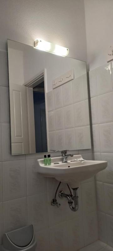 Apartment (4 adults) with Sea View image 3