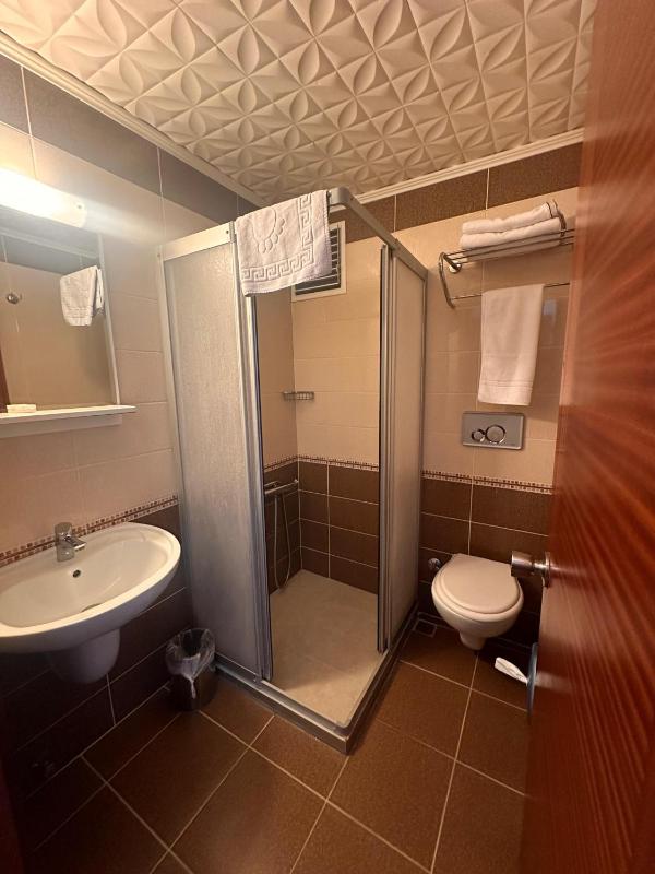 Standard Double or Twin Room image 2