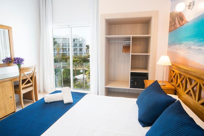 Double or Twin Room image 4