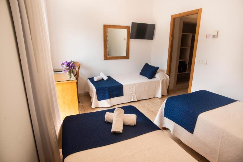 Double or Twin Room (2 Adults + 1 Child) image 4