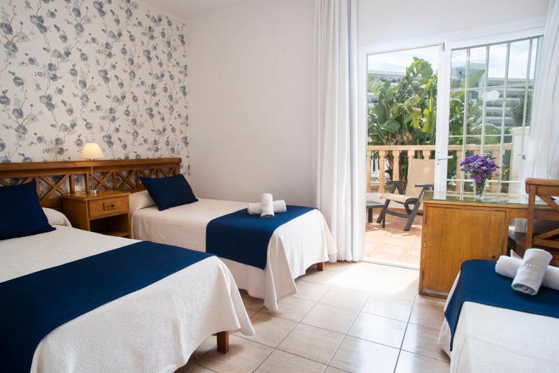 Double or Twin Room (2 Adults + 1 Child) image 3