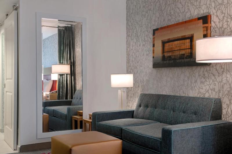 King Suite - Hearing Access/Non-Smoking image 3