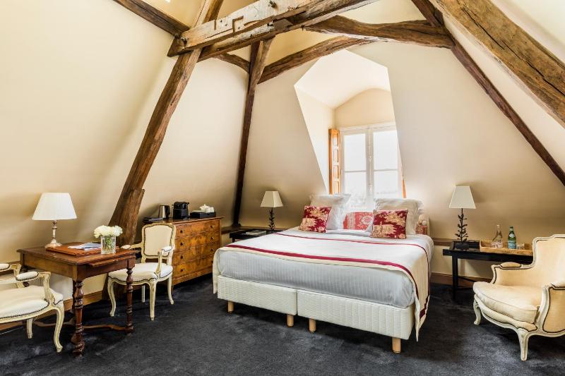 Standard Double Room image 3