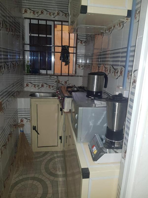 Lagos 1-Bed Apt Sleeps 2 with AirCon & Parking - image 9