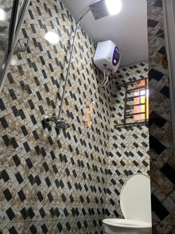 Lagos 1-Bed Apt Sleeps 2 with AirCon & Parking - image 5