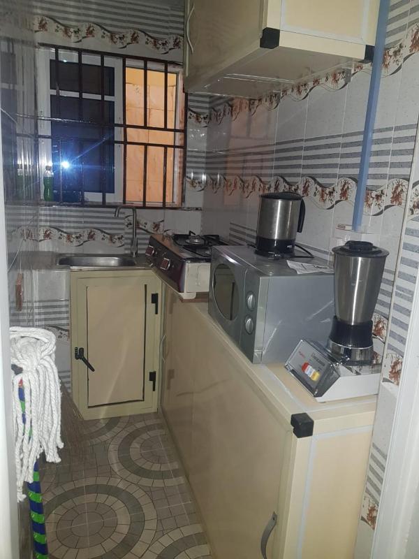 Lagos 1-Bed Apt Sleeps 2 with AirCon & Parking - image 11