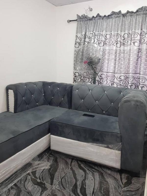 Lagos 1-Bed Apt Sleeps 2 with AirCon & Parking - image 10
