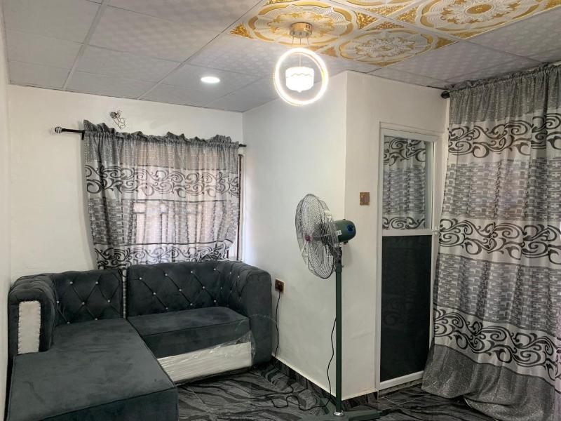 Lagos 1-Bed Apt Sleeps 2 with AirCon & Parking - image 1