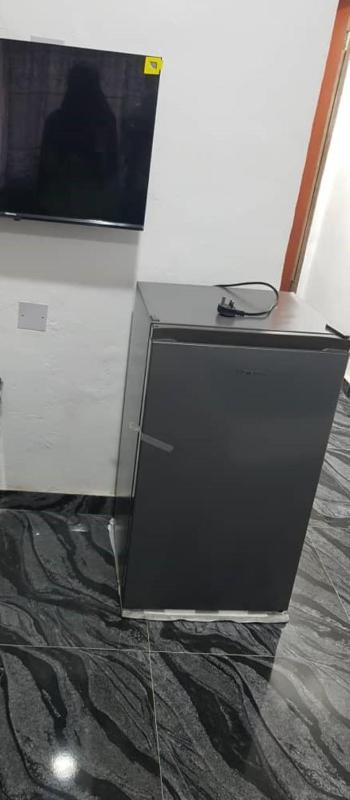 Lagos 1-Bed Apt Sleeps 2 with AirCon & Parking - image 2
