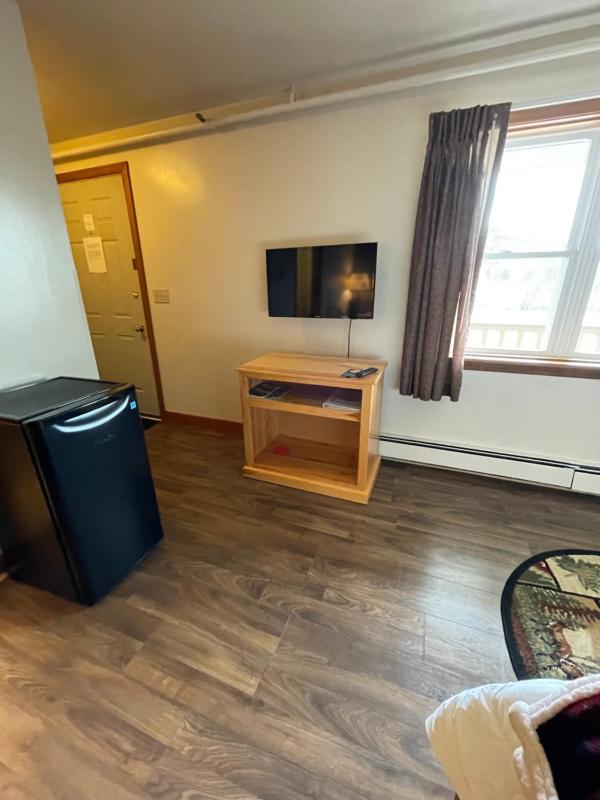 Queen Studio Suite (2 Adults + 1 Child) image 4
