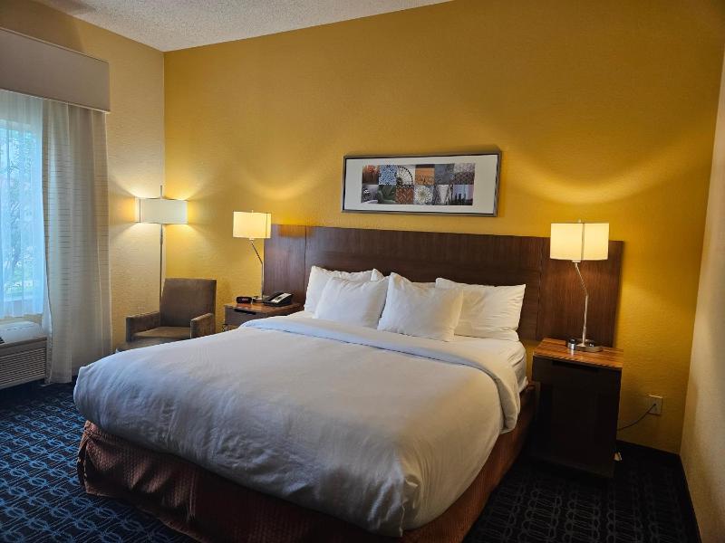 King Room - Accessible/Non Smoking image 3