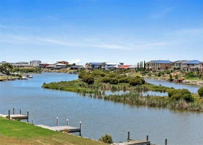 Waterfront Retreat - Private Jetty - Wifi Images