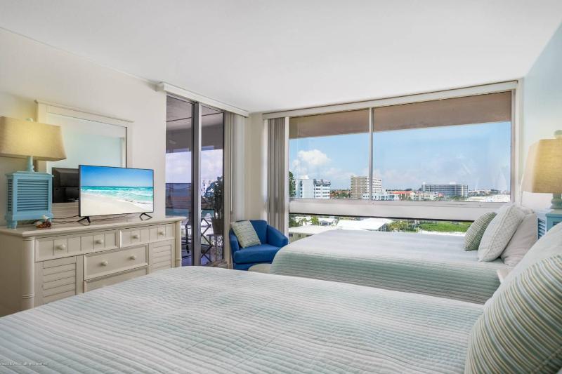 Palm Bay Club 7th-Floor Oceanfront Condo on Private Beach - image 14
