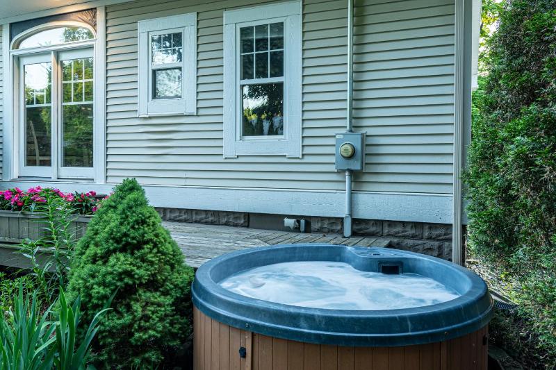 Home Away Haven - Great Location! - Perfect for a summer getaway! Images