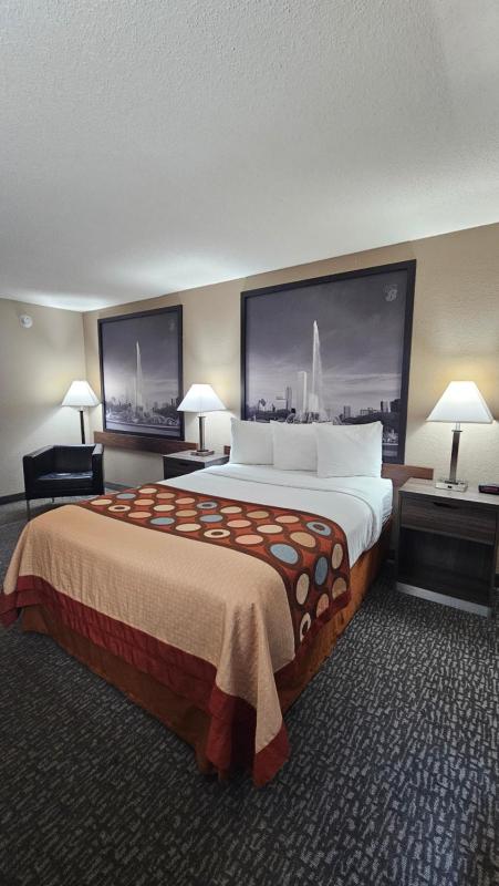 Queen Room - Non-Smoking image 2