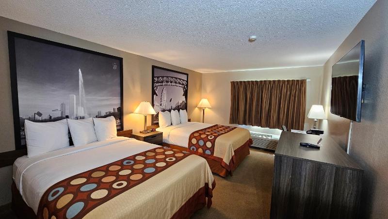 Queen Room with Two Queen Beds - Non-Smoking image 3