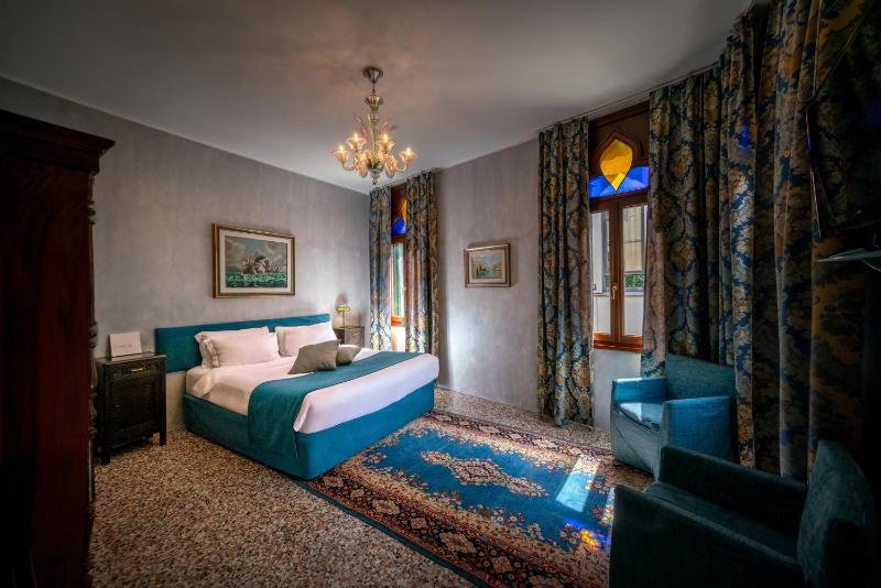 Premier Two-Bedroom Apartment - Annex Building image 1