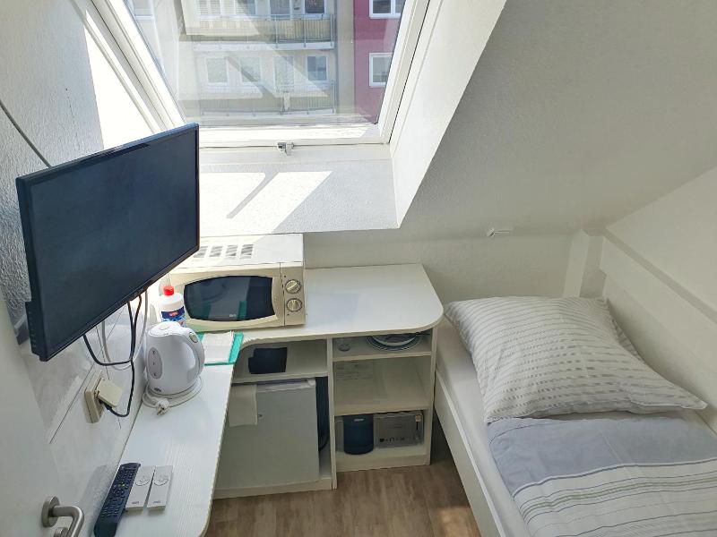 Small Single Room image 4