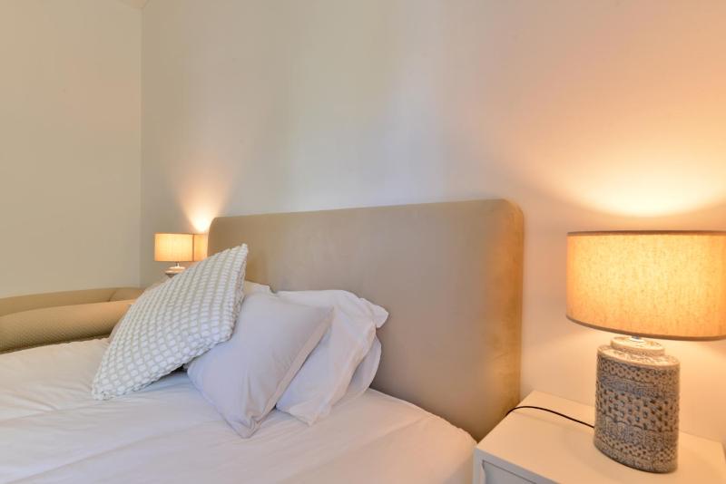 Sea View Family Apartment - Balcony - Free Parking - Walk to Beach - image 32
