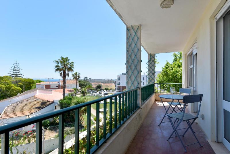 Sea View Family Apartment - Balcony - Free Parking - Walk to Beach - image 29