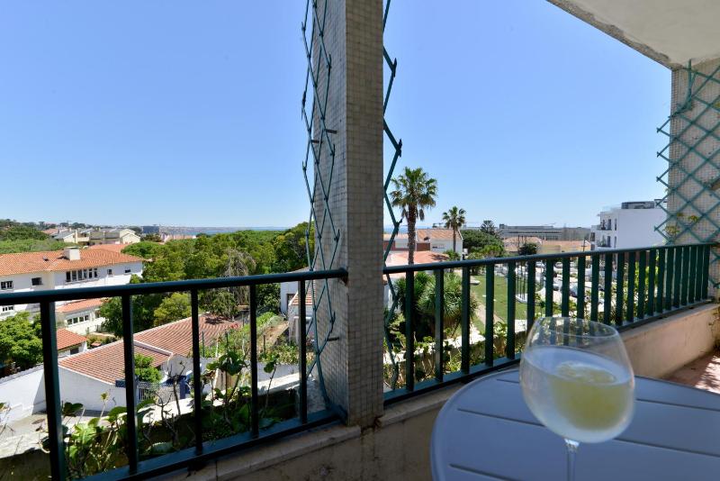 Sea View Family Apartment - Balcony - Free Parking - Walk to Beach - image 38