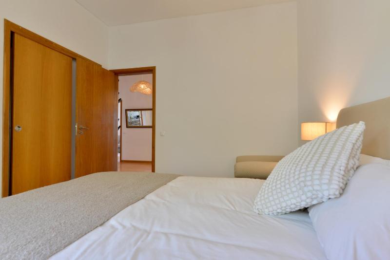 Sea View Family Apartment - Balcony - Free Parking - Walk to Beach - image 18