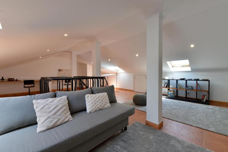 Sea View Family Apartment - Balcony - Free Parking - Walk to Beach - image 33