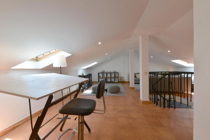 Sea View Family Apartment - Balcony - Free Parking - Walk to Beach - image 21