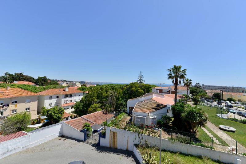 Sea View Family Apartment - Balcony - Free Parking - Walk to Beach - image 28