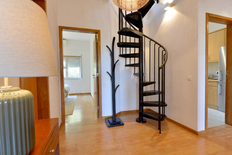 Sea View Family Apartment - Balcony - Free Parking - Walk to Beach - image 9