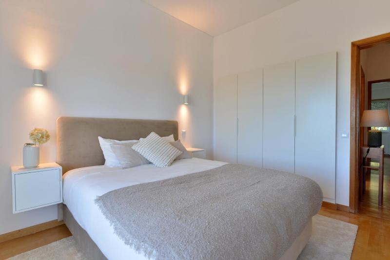 Sea View Family Apartment - Balcony - Free Parking - Walk to Beach - image 23