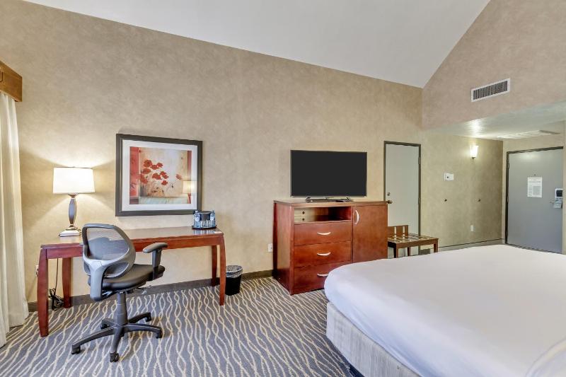 Large King Room - Non-Smoking image 2