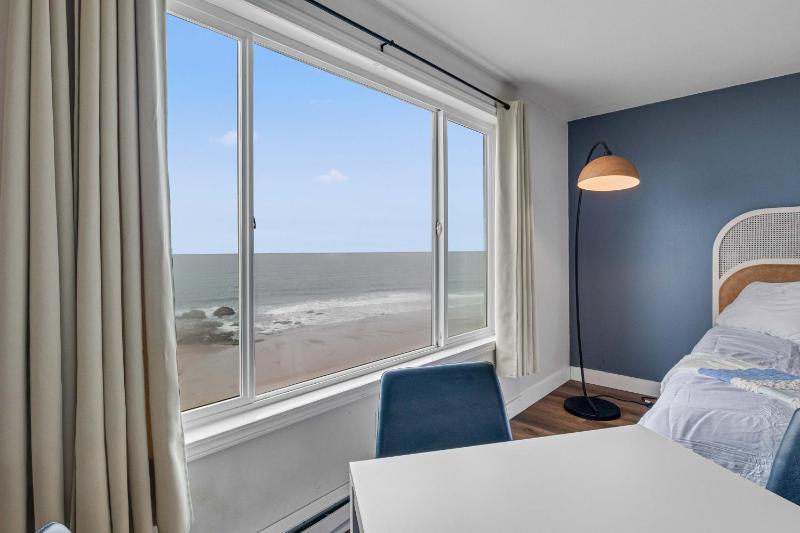 Seagull Beachfront Inn - image 33