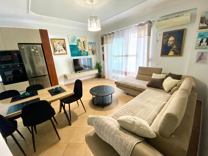 Stay at an artist's place! - image 2