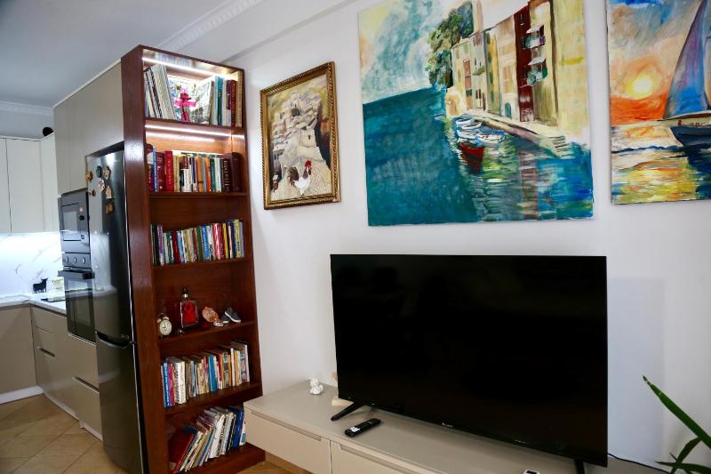 Stay at an artist's place! - image 9