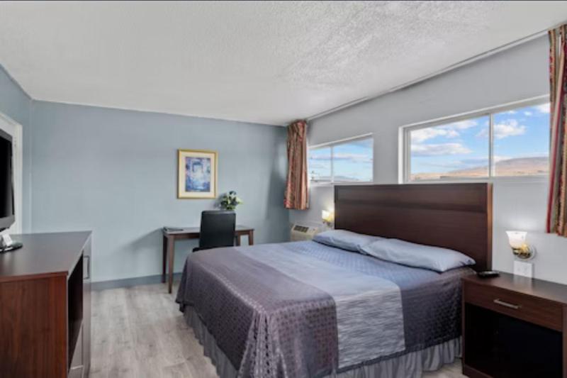 Twin Room image 2