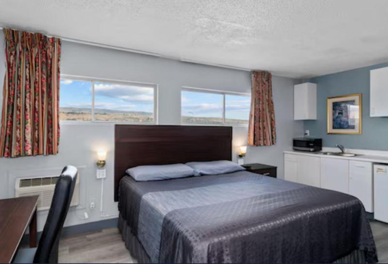 Twin Room image 3