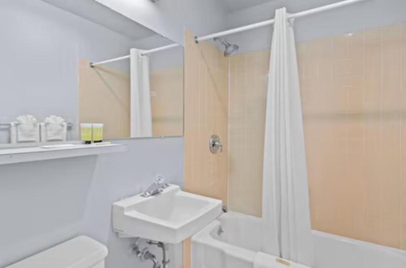 Double Room image 2