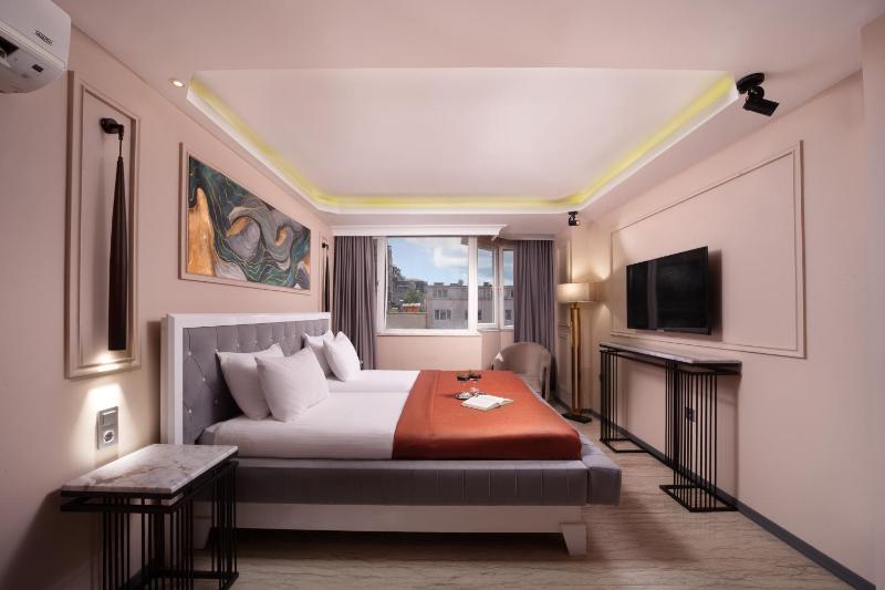 Standard Suite image 1