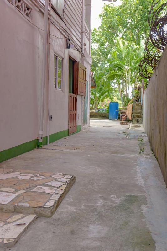SMITH'S HOMESTAY - image 10