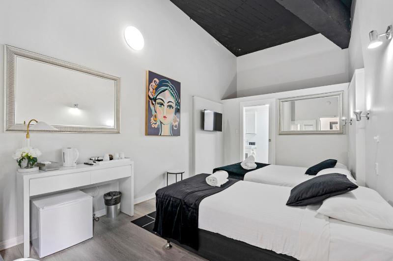 Superior Twin Room image 1