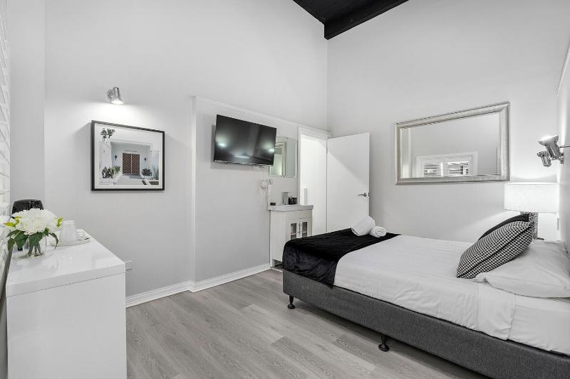 Superior Queen Room image 3
