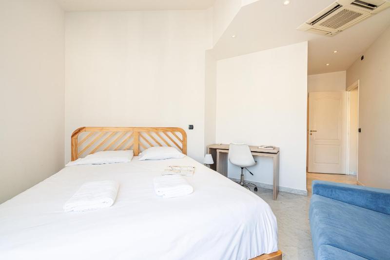 Victoria Bergamote Attic with Terrace and Sea View - Happy Rentals - image 21