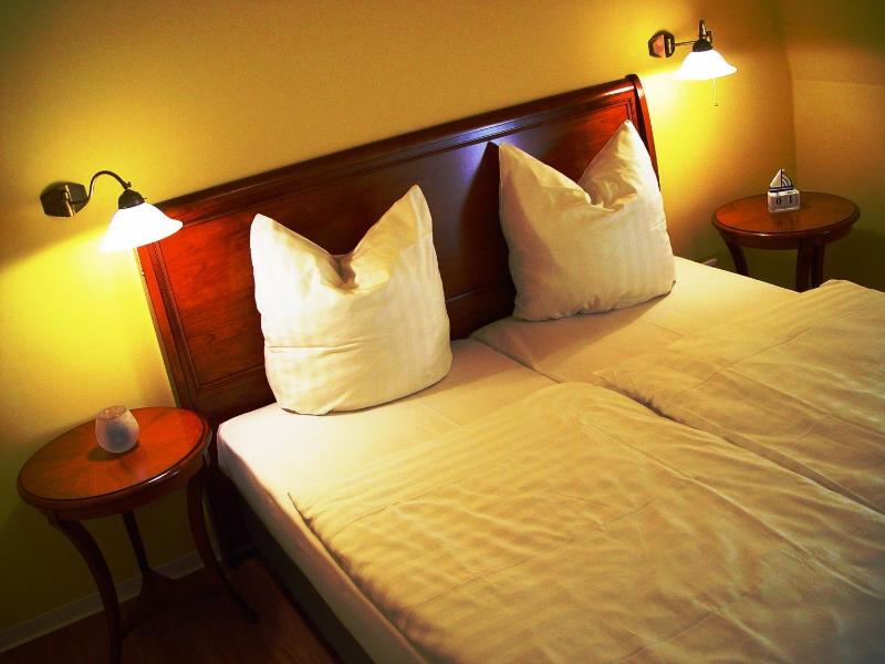 One-Bedroom Apartment image 3