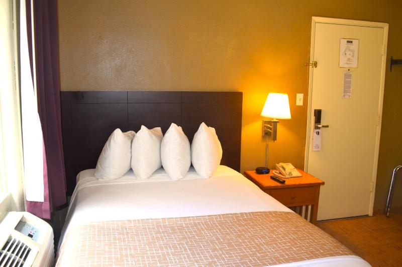 SF Central Hotel - image 3