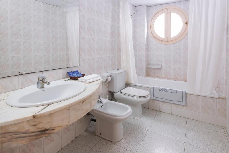 Triple Room with Sea View (2 Adults + 1 Child) image 4