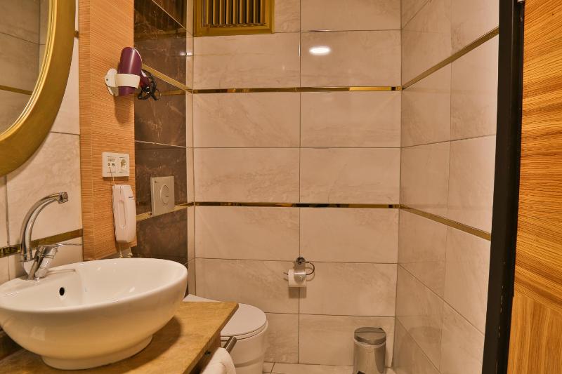 Standard Triple Room image 3