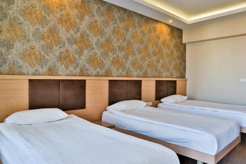 Standard Triple Room image 1